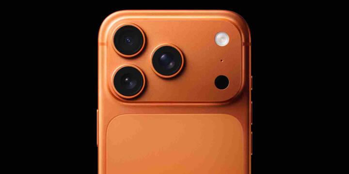 बता दें कि फोन की सेल शुरू हो चुकी है. भारत में पहले दिन फोन को खरीदने के लिए लंबी लाइनें देखने को मिली थीं. साथ ही कुछ लोगों की झ़ड़प की भी खबरें आईं थीं. इसी को देखते हुए कहा जा सकता है कि एप्पल आईफोन को लेकर लोगों में जुनून पहले से और बढ़ा है.