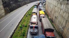 जम्मू कश्मीर: हाईवे पर ट्रकों ने पकड़ी रफ्तार, 10 दिन में घाटी से भेजे गए 1.37 लाख मीट्रिक टन फल