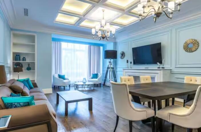 ਸੀਮਿੰਟ 'ਤੇ ਜੀਐਸਟੀ ਦਰ 28% ਤੋਂ ਘਟਾ ਕੇ 18% ਕਰ ਦਿੱਤੀ ਗਈ ਹੈ, ਜਦੋਂ ਕਿ ਸਟੀਲ 'ਤੇ ਦਰ 5% ਤੋਂ ਘਟਾ ਕੇ 12% ਕਰ ਦਿੱਤੀ ਗਈ ਹੈ। ਇਸ ਦਾ ਮਤਲਬ ਹੈ ਕਿ ਸੀਮਿੰਟ 'ਤੇ ਲਗਭਗ ₹1,600-₹2,000 ਦੀ ਬੱਚਤ ਸੰਭਵ ਹੈ। ਇਸ ਦੌਰਾਨ, 1.5 ਟਨ ਸਟੀਲ 'ਤੇ ₹4,500 ਤੋਂ ₹15,000 ਤੱਕ ਦੀ ਬੱਚਤ ਹੋ ਸਕਦੀ ਹੈ। ਕੁੱਲ ਮਿਲਾ ਕੇ, ਨਵੀਆਂ GST ਦਰਾਂ ਦੇ ਕਾਰਨ 50-ਯਾਰਡ 1BHK ਦੇ ਨਿਰਮਾਣ 'ਤੇ 6,000-17,000 ਰੁਪਏ ਤੱਕ ਦੀ ਬੱਚਤ ਸੰਭਵ ਹੈ।