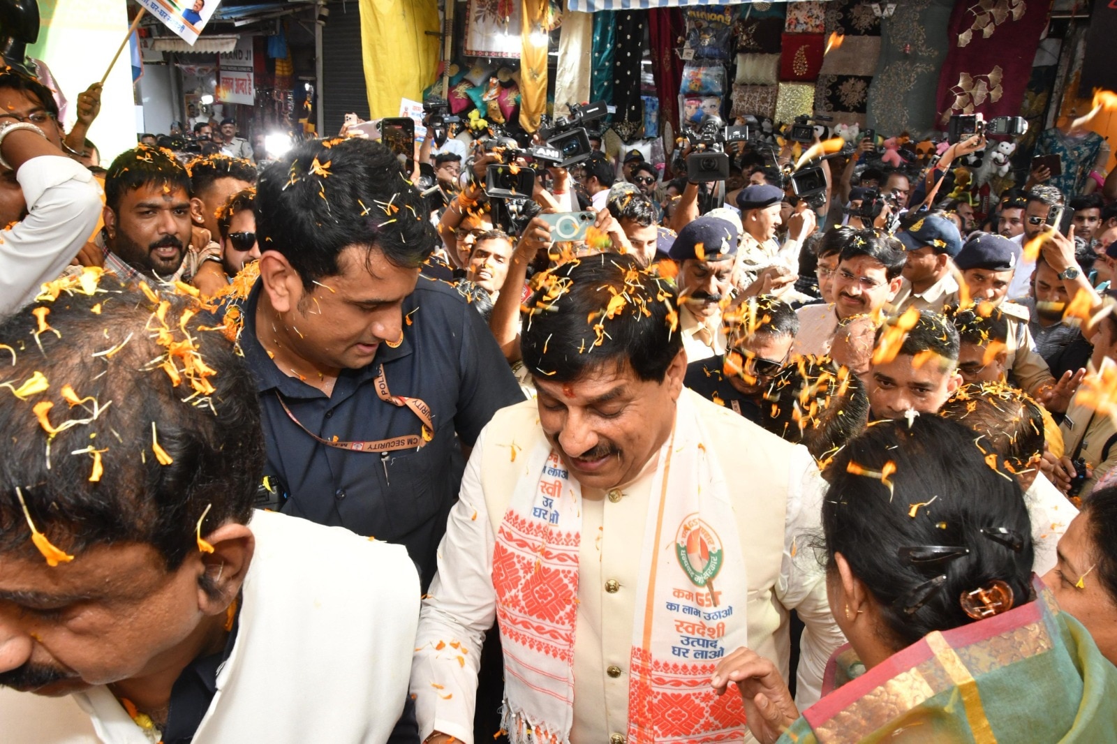 CM Mohan Yadav bought Kurta for Dussehra, payment from UPI, said- 'Savings festival is GST 2.0