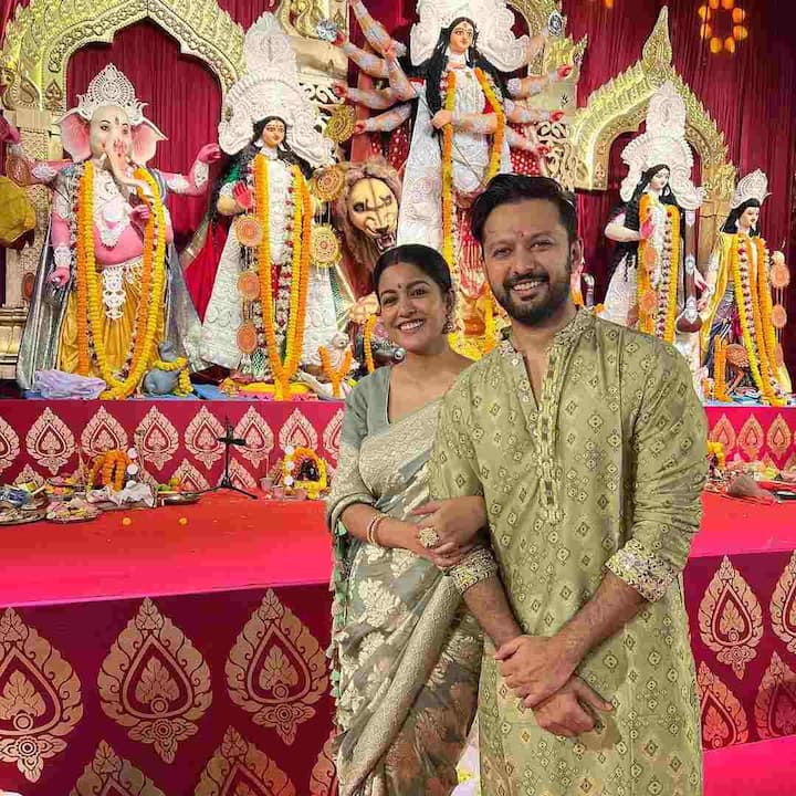 Ishita Dutta joins Durga Puja every year and takes the blessings of Mother Durga. She increases the beauty of the pandal in a traditional style and shares her beautiful pictures with the fans.