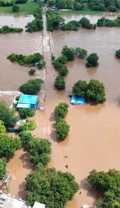 PHOTO : धाराशिवमध्ये आभाळ फाटलं, 24 जणांना हेलिकॉप्टरने रेस्क्यू, बीडमध्येही पावसाचा धुमाकूळ, धडकी भरवणारे दृश्य