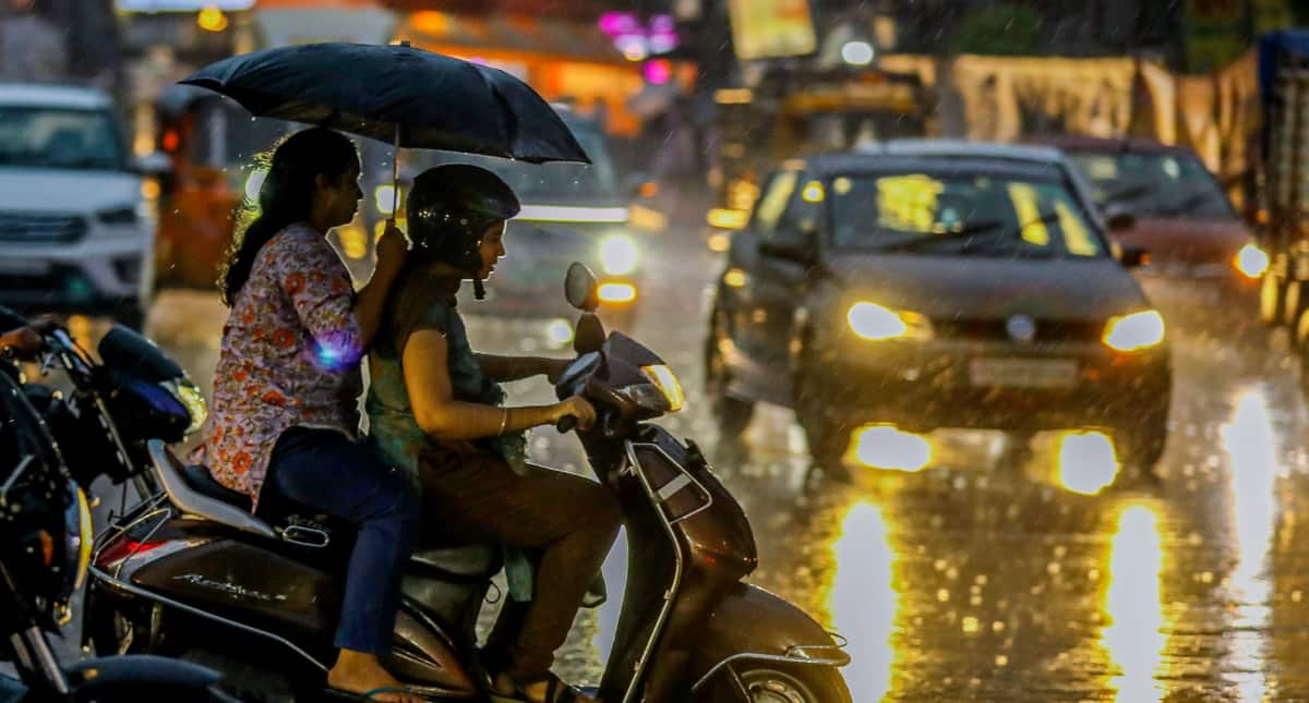 TN Weather: நாளை 4 மாவட்டங்களில் கனமழை எச்சரிக்கை.. சென்னையில் மழை இருக்கா? வானிலை மையம் சொன்ன தகவல்