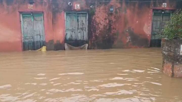 माढा तालुक्यातील वाकाव तांदुळवाडी, राहुल नगर आणि दारफळ या गावांना पडू लागला पाण्याचा वेढा बसला आहे. पावसामुळे भूम, परांडा इथही हाहाकार माजला आहे.