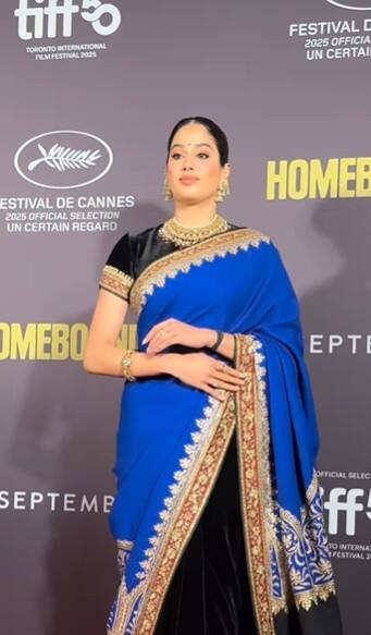 The special thing is that Jahnavi Kapoor is wearing the saree. She belongs to her mother Sridevi. Which he also wore in an event.