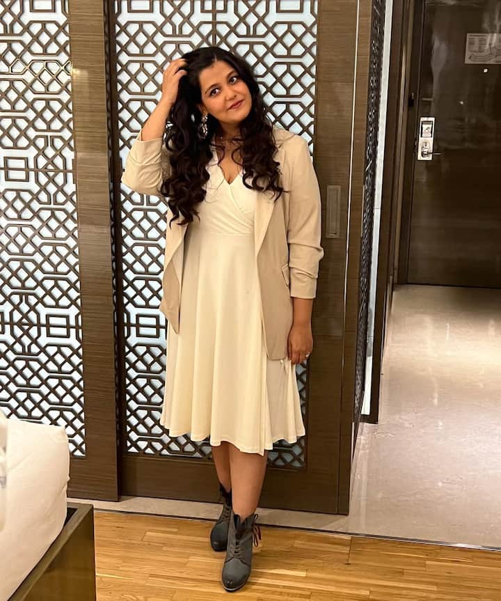 Sana told that she adopted this trick and proceeded in this industry. Hasina is still active in the acting world.