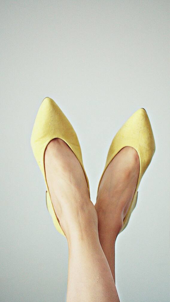 நீங்கள் ஹீல்ஸ் அணிவீர்களா.? பாத வலியை போக்க டிப்ஸ் இதோ