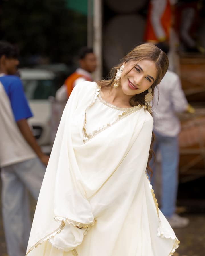 Poonam Pandey has got a place to play Mandodari's role in Luv Kush Ramlila. Many VHP and BJP leaders have registered their protest against this (file photo)