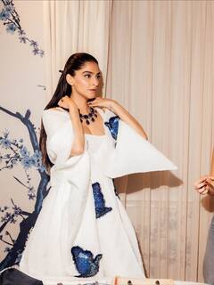 लंदन फैशन वीक में दिखा सोनम कपूर का यूनिक लुक, विदेशी धरती में दिखी राजस्थानी विरासत की झलक