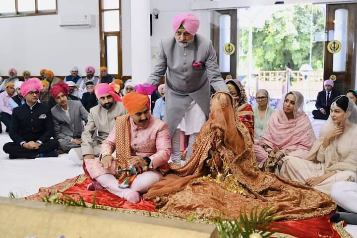 इसके साथ ही उन्होंने कहा कि मेरे लिए हिमाचल के 75 लाख लोगों से बढ़कर कोई और परिवार नहीं, जीवन के हर पड़ाव पर आपका प्रेम, सम्मान और सहयोग मेरी सबसे बड़ी शक्ति रहा है. आज जब मैं जीवनसाथी के साथ एक नया सफर शुरू कर रहा हूं, मैं समस्त हिमाचलवासियों से अपनी खुशियों में भागीदारी की कामना, शुभकामनाएं और आशीर्वाद चाहता हूं.