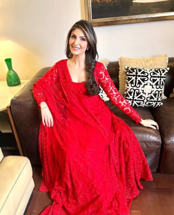Riddhima has 1.8 million followers on the Instagram account. Here, she keeps sharing her brands as well as one of her pictures.