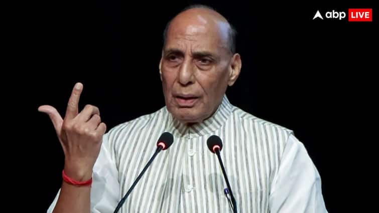 <div>Refugee Influx, Illegal Migrants Make Coastal Security 'Challenging': Rajnath Singh At ICG Meet</div>