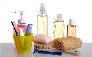 जीसएटीमुळे महाग झालेल्या वस्तू : चैनीच्या वस्तू आणि आरोग्यास हानिकारक असलेल्या वस्तू. 350 सीसी पेक्षा जास्त क्षमतेच्या दुचाकी, मोठ्या एसयुव्ही व्हेईकल, अलिशान कार, रेसिंग कार (या सगळ्यावरील कर 28 टक्क्यांवरुन 40 टक्के इतका वाढवण्यात आला आहे.)