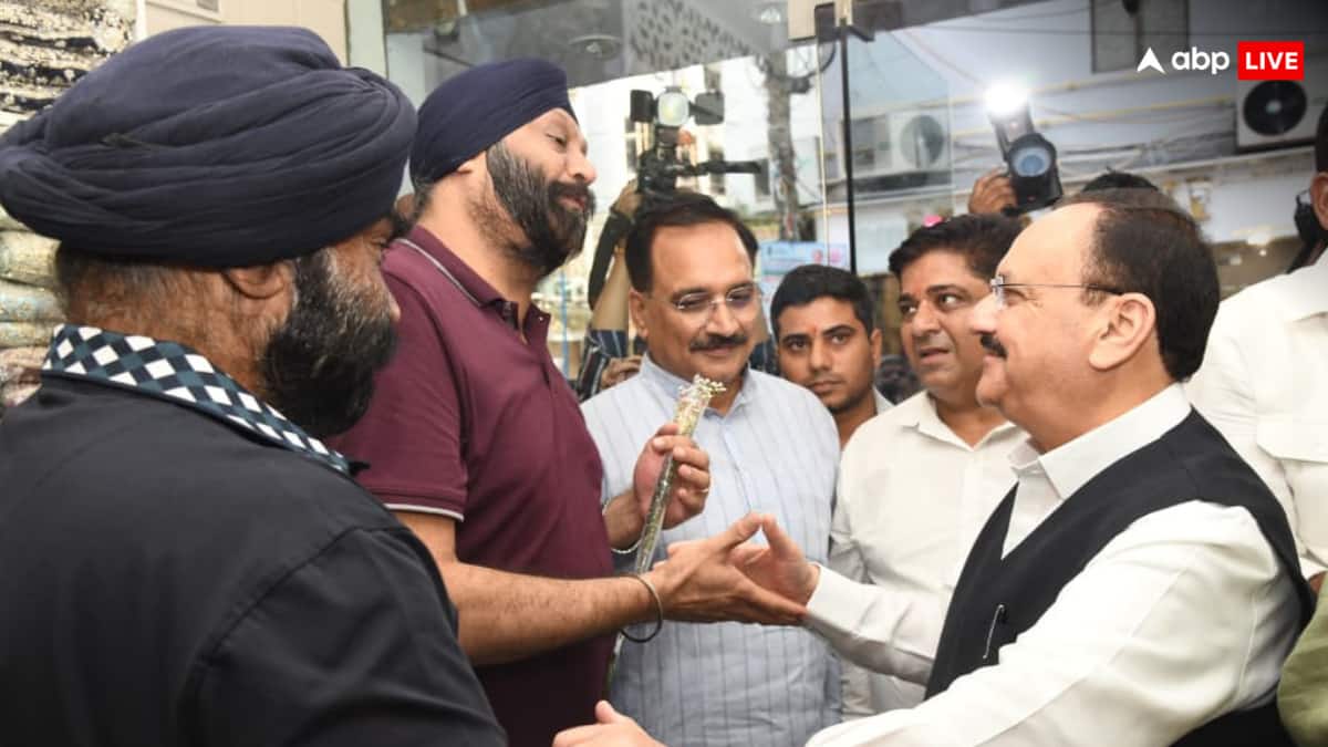 BJP अध्यक्ष जेपी नड्डा ने दिल्ली में दुकानदारों संग की चाय पर चर्चा, नेक्स्ट जेनरेशन GST सुधारों के बताए फायदे