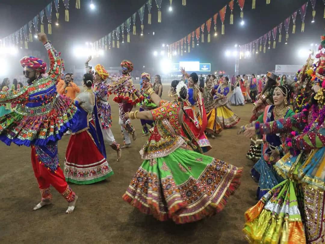 What will the weather be like on the first day of Navratri in Gujarat, know which districts will receive rain Rain Forecast: નવરાત્રિના પ્રથમ દિવસે રાજ્યમાં કેવું રહેશે વેધર, જાણો હવામાન વિભાગે શું કરી આગાહી