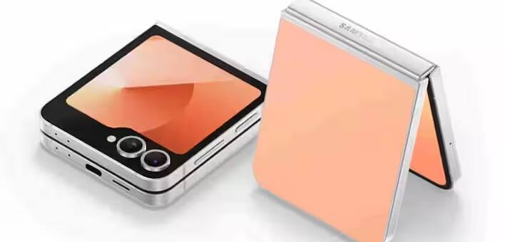 Galaxy Z Flip 6 (12 જીબી રેમ + 256 જીબી સ્ટોરેજ) ની બેસ કિંમત 1,09,999 છે. તે વિજય સેલ્સમાં માત્ર 55,999 રૂપિયામાં ઉપલબ્ધ છે, જે 49 ટકા ડિસ્કાઉન્ટ છે. વધુમાં બેન્ક ઓફર્સ સાથે કિંમત વધુ ઓછી હોઈ શકે છે.