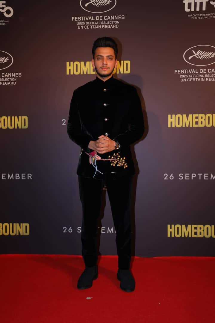 Ishaan Khatter, Vishal Jethwa and Janhvi Kapoor’s film Homebound is all set to release on September 26. Ahead of its release, a special screening was organised in Mumbai on Monday evening. Apart from the star cast, many big Bollywood celebrities were spotted at the event. Take a look at their stunning appearances.