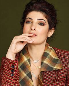 ट्विंकल खन्ना की 10 खूबसूरत तस्वीरें: हर लुक में गजब ढाती हैं अक्षय कुमार की पत्नी