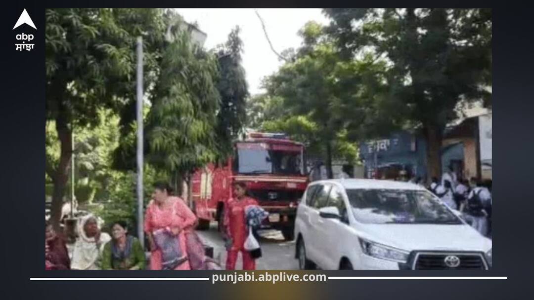 Amritsar: ਅੰਮ੍ਰਿਤਸਰ ਦੇ ਸਰਕਾਰੀ ਹਸਪਤਾਲ ‘ਚ ਲੱਗੀ ਅੱਗ, ਮੱਚਿਆ ਹੜਕੰਪ, ਸਟਾਫ ਨੇ ਤੋੜੇ ਸ਼ੀਸ਼ੇ, ਸਾਰਿਆਂ ਨੂੰ ਸੁਰੱਖਿਅਤ ਕੱਢਿਆ ਬਾਹਰ Fire Breaks Out at Amritsar Government Hospital, All Safely Evacuated Amritsar: ਅੰਮ੍ਰਿਤਸਰ ਦੇ ਸਰਕਾਰੀ ਹਸਪਤਾਲ ‘ਚ ਲੱਗੀ ਅੱਗ, ਮੱਚਿਆ ਹੜਕੰਪ, ਸਟਾਫ ਨੇ ਤੋੜੇ ਸ਼ੀਸ਼ੇ, ਸਾਰਿਆਂ ਨੂੰ ਸੁਰੱਖਿਅਤ ਕੱਢਿਆ ਬਾਹਰ