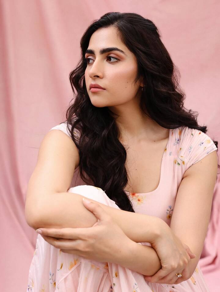 बचपन से ही एक्ट्रेस ने अपनी पढ़ाई-लिखाई आर्मी स्कूलों से ही की. उसके बाद उन्होंने लंदन के रॉयल अकादमी ऑफ ड्रामेटिक आर्ट्स से एक्टिंग सीखी.