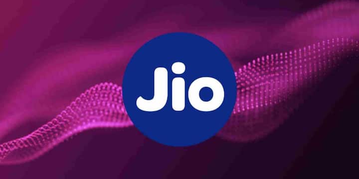 इतना ही नहीं, जियो कंपनी अपने इस प्लान के साथ यूज़र्स को कई अन्य बेनिफिट्स भी देती है. इस प्लान के साथ यूज़र्स को जियो सिनेमा का फ्री एक्सेस, जियो टीवी और जियो क्लाउड का फ्री सब्सक्रिप्शन भी मिलता है.