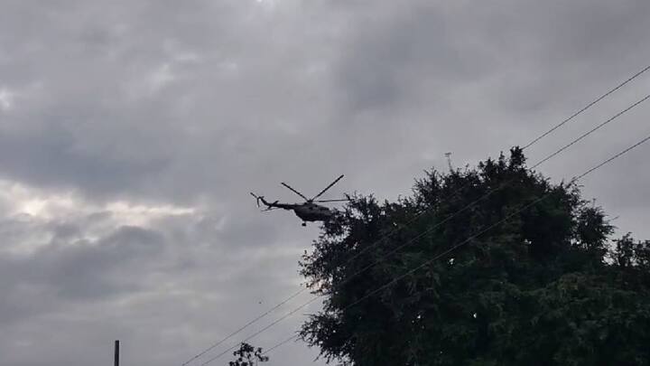 करमाळा तालुक्यातील सीना नदीला पूर आल्यानंतर संगोबा मंदिरात 70 ते 80 नागरिक अडकल्याचं पाहायला मिळालं, यावेळी नागरिकांना मदतीसाठी कुठे बोट, तर कुठे हेलिकॉप्टरलाही पाचारण करण्यात आलं आहे.