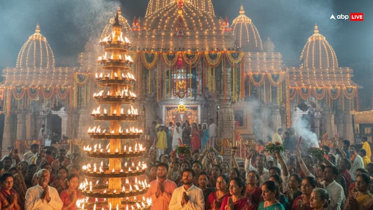 Shardiya Navratri 2025: उज्जैन के हरसिद्धि मंदिर का रहस्य! राजा विक्रमादित्य की सिद्धि और 1100 दीपों का चमत्कार!