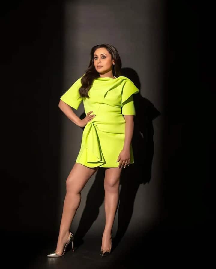 In this picture, Rani is seen in a short bodycon dress. With nude makeup and high heels, she made this look even more stylish and elegant.