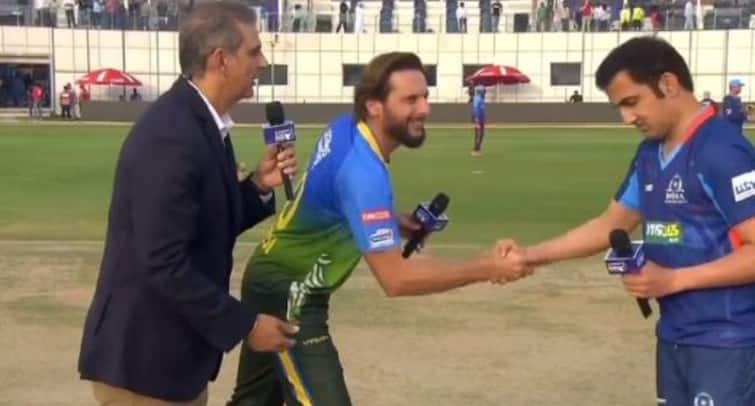<div>Shahid Afridi Furious At Third Umpire Decision: 'IPL Mai Bhi To Umpiring Karni Hai'</div>