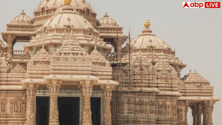 इस न्यू जर्सी के मंदिर का निर्माण 2011 में शुरू हुआ. इसमें 12,500 कारीगर और वॉलंटियर्स ने काम किया और लगभग 4.7 मिलियन घंटे की मेहनत लगी. 2 मिलियन घन फीट पत्थरों की नक्काशी की गई.