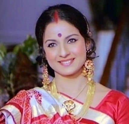 At the age of 13, Hasina moved to Switzerland for her studies and learned English, French and German there. But at the age of 16, he decided to leave studies and make his career in the film industry.