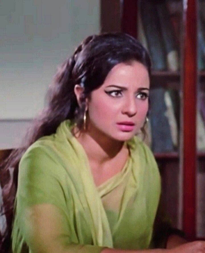 Apart from Rajesh Khanna, Hasina also worked in many films with Dharmendra. An anecdote of the actress with Dharmendra is very famous when he slapped the actor. Dharmel was flirting with him during the shooting of a film, due to which Tanuja got angry and he slapped the actor.