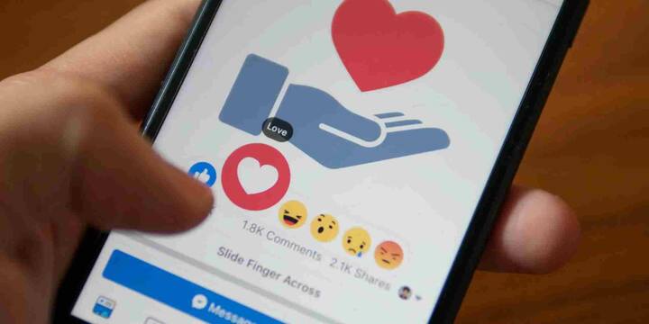 यह फीचर Facebook Dating के भीतर एक चैट असिस्टेंट की तरह काम करेगा. इसका मकसद है यूजर्स को पर्सनलाइज्ड मदद देना. यह आपके इंटरेस्ट और प्रेफरेंस के आधार पर बेहतर मैच ढूंढेगा और आपको खास सुझाव देगा.