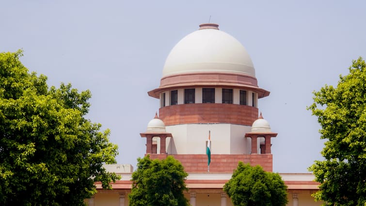 <div>Supreme Court Hints At Decriminalising Defamation, Issues Notice: 'Time Has Come'</div>