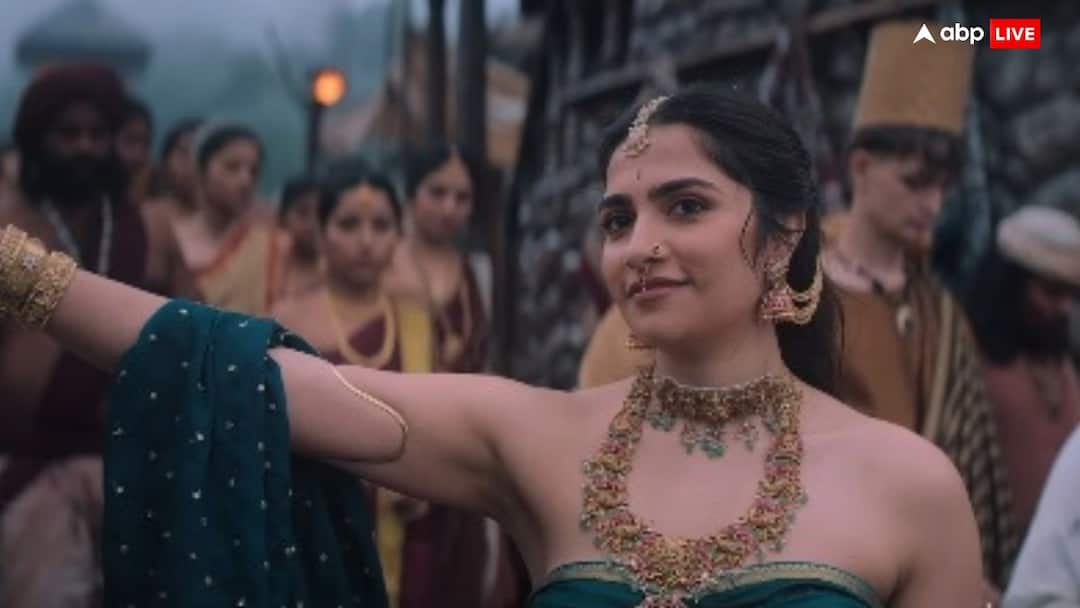 'कांतारा चैप्टर 1' की 'कनकवती' की 10 तस्वीरें, खूबसूरती और ग्लैमर के आगे फेल हैं बॉलीवुड की हसीनाएं