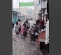 Latur Rain: साडेतीन तासात लातूरच्या गल्लीबोळांना ओढ्याचं स्वरूप, दुचाक्या वाहून चालल्या, गुडघाभर पाण्यात नागरिकांची कसरत, PHOTOS