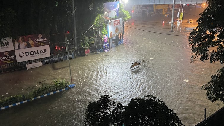 <div>Five Electrocuted As Kolkata Floods After Heavy Rains; Metro & Train Services Disrupted</div>