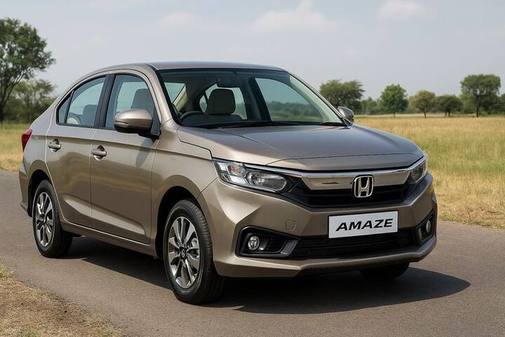 Honda Amaze : टॉप-एंड व्हेरिएंटची किंमत आता 10 लाखांच्या खाली आली असून त्यावर 1.2 लाखांची मोठी कपात झाली आहे. Tata Altroz : नवीन Altroz ची किंमत आता 1.10 लाखापर्यंत कमी झाली असून एकूण 1 लाखापर्यंत सूट मिळत आहे.