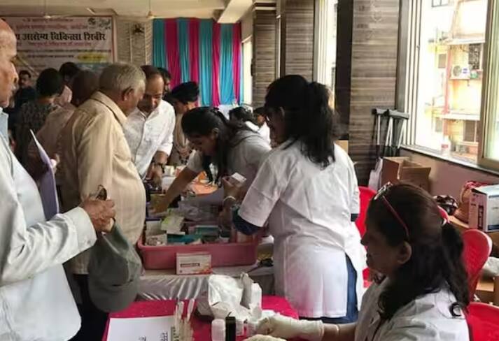 ਇਹ ਸਕੀਮ ਪਰਿਵਾਰ ਦੇ ਸਾਰੇ ਮੈਂਬਰਾਂ ਨੂੰ ਕਵਰ ਕਰਦੀ ਹੈ। ਇਸਦਾ ਮਤਲਬ ਹੈ ਕਿ ਪਰਿਵਾਰ ਦਾ ਕੋਈ ਵੀ ਮੈਂਬਰ 5 ਲੱਖ ਰੁਪਏ ਤੱਕ ਦੀ ਡਾਕਟਰੀ ਸਹਾਇਤਾ ਪ੍ਰਾਪਤ ਕਰ ਸਕਦਾ ਹੈ। ਇਸਦੀ ਕੋਈ ਉਮਰ ਸੀਮਾ ਨਹੀਂ ਹੈ। ਹਾਲਾਂਕਿ, ਜੇਕਰ ਤੁਹਾਡਾ ਨਾਮ ਯੋਗ ਪਰਿਵਾਰਾਂ ਦੀ ਸੂਚੀ ਵਿੱਚ ਨਹੀਂ ਹੈ, ਤਾਂ ਤੁਹਾਨੂੰ ਕਾਰਡ ਨਹੀਂ ਮਿਲੇਗਾ।