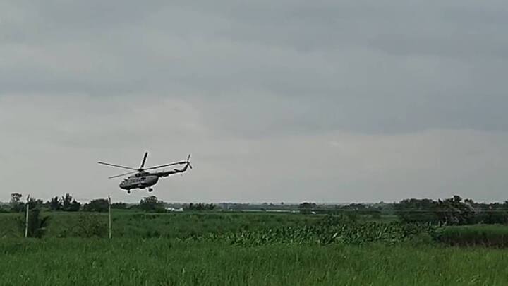 नागरिकांबरोबर महसूल कर्मचारी अडकल्याची माहिती असून हेलिकॉप्टर अथवा NDRF टीम च्या सहाय्याने वाचविण्याची मागणी मंदिरात अडकलेल्या नागरिकांकडून केली जात आहे.