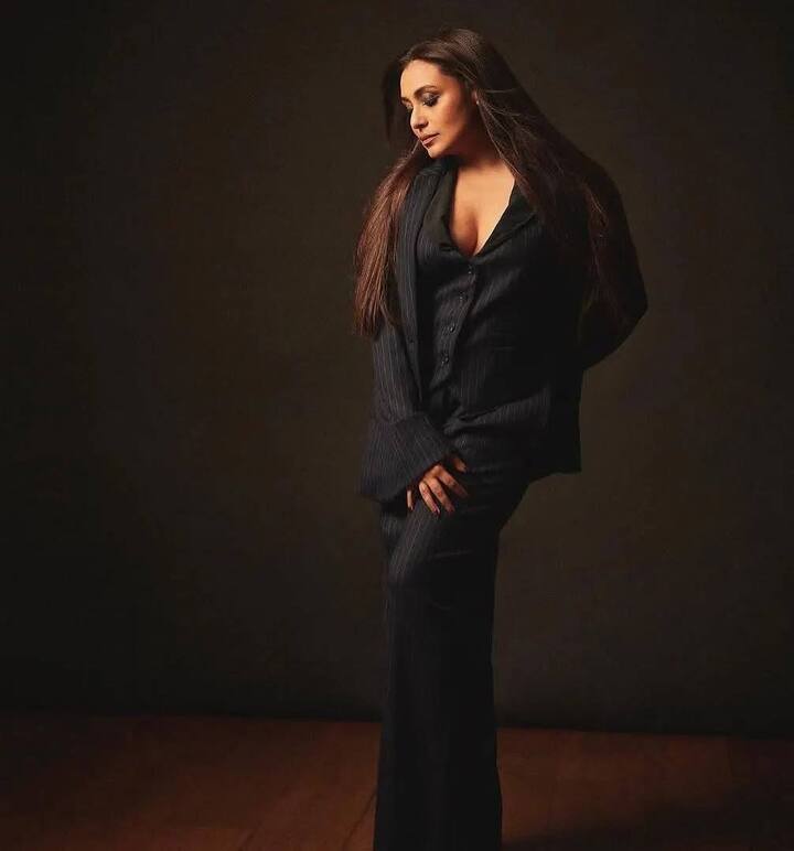 In this picture, Rani is seen in a black color outfit. He has carried pants and blazer, his look is making him even more glamorous and classy.