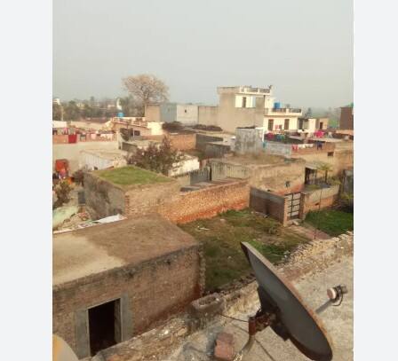 ਦਰਅਸਲ, ਇਹ ਵਾਅਦਾ ਕੀਤਾ ਗਿਆ ਹੈ ਕਿ ਜ਼ਰੂਰੀ ਵਸਤੂਆਂ ਹੁਣ ਸਸਤੀਆਂ ਹੋ ਜਾਣਗੀਆਂ, ਦੂਜੇ ਪਾਸੇ, ਇੱਕ ਵਿਅਕਤੀ ਲਈ ਤਿੰਨ ਸਭ ਤੋਂ ਜ਼ਰੂਰੀ ਵਸਤੂਆਂ: ਭੋਜਨ, ਕੱਪੜੇ ਅਤੇ ਰਿਹਾਇਸ਼—ਘਰ ਬਣਾਉਣਾ—ਮੁੜ ਮਹਿੰਗੀਆਂ ਹੋ ਗਈਆਂ ਹਨ। ਮੌਜੂਦਾ ਯੁੱਗ ਵਿੱਚ, ਘਰ ਲਾਲ ਇੱਟਾਂ ਨਾਲ ਬਣਾਏ ਜਾਂਦੇ ਹਨ, ਅਤੇ ਲਾਲ ਇੱਟਾਂ ਇੱਟਾਂ ਦੇ ਭੱਠਿਆਂ ਵਿੱਚ ਬਣਾਈਆਂ ਜਾਂਦੀਆਂ ਹਨ। ਹਾਲਾਂਕਿ, ਕੇਂਦਰ ਸਰਕਾਰ ਨੇ ਇੱਕ ਵਾਰ ਫਿਰ ਇੱਟਾਂ ਦੇ ਭੱਠਿਆਂ ਨੂੰ ਨਜ਼ਰਅੰਦਾਜ਼ ਕੀਤਾ ਹੈ, ਜਿਸ ਨਾਲ ਦੇਸ਼ ਭਰ ਦੇ ਇੱਟਾਂ ਦੇ ਭੱਠਾ ਮਾਲਕਾਂ ਵਿੱਚ ਗੁੱਸਾ ਹੈ। ਆਲ ਇੰਡੀਆ ਬ੍ਰਿਕ ਐਂਡ ਟਾਈਲ ਮੈਨੂਫੈਕਚਰਰ ਫੈਡਰੇਸ਼ਨ ਨੇ ਸਰਕਾਰ ਤੋਂ ਟੈਕਸ ਰਾਹਤ ਅਤੇ ਕੰਪੋਜ਼ੀਸ਼ਨ ਸਕੀਮ ਨੂੰ ਬਹਾਲ ਕਰਨ ਦੀ ਮੰਗ ਕੀਤੀ ਹੈ, ਅਤੇ ਜੇਕਰ ਅਜਿਹਾ ਨਹੀਂ ਕੀਤਾ ਜਾਂਦਾ ਹੈ ਤਾਂ ਦੇਸ਼ ਵਿਆਪੀ ਵਿਰੋਧ ਪ੍ਰਦਰਸ਼ਨਾਂ ਦਾ ਐਲਾਨ ਕੀਤਾ ਹੈ।