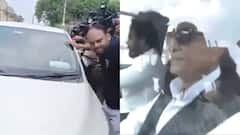 VIDEO: इस अंदाज में जेल बाहर निकले आजम खान, कार में आगे की सीट पर बैठे आए नजर