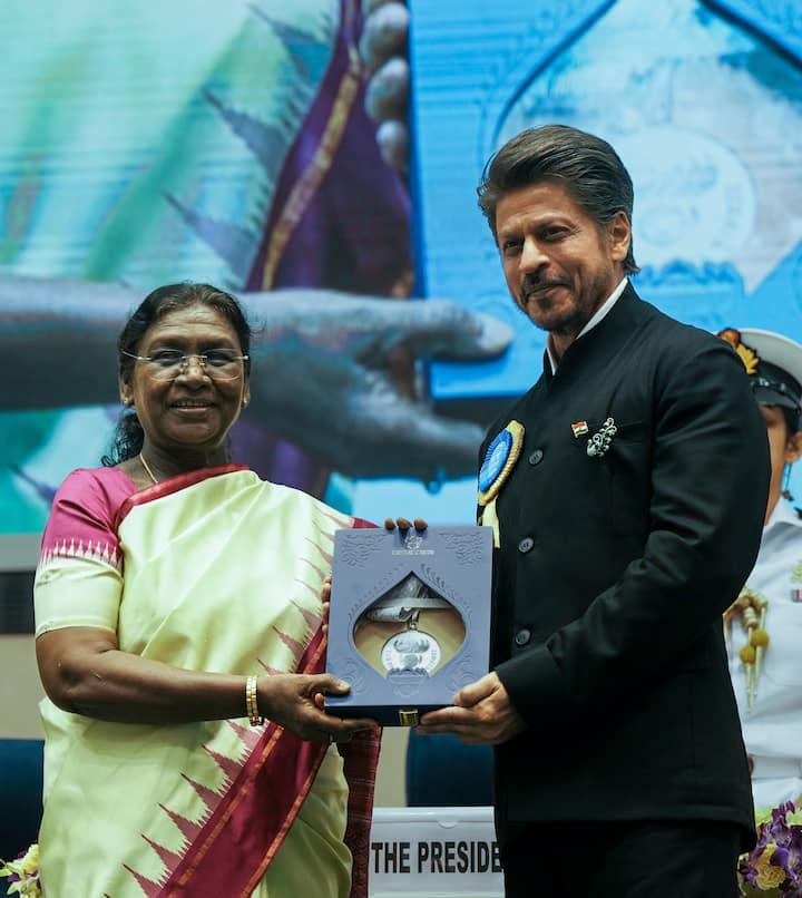 Mohanlal, Shah Rukh Khan, Rani Mukerji, Vikrant Massey Conferred National Awards. See Pics Shah Rukh was recognised for his performance in blockbuster Jawan.