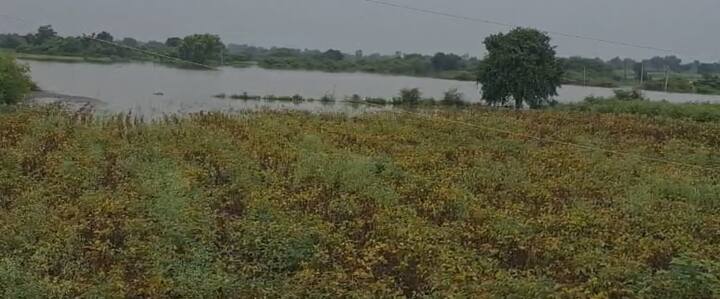 तर नदीपात्र परिसरात अडकलेल्या स्थानिक नागरिकांना NDRF टीमच्या मदतीने बाहेर काढण्यात यश आल आहे.