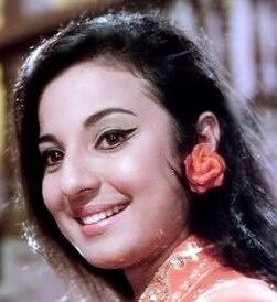 During the days of youth, the actress has been in a lot of discussion due to her beauty. Even today, people lose their hearts after seeing the pictures of the actress' youth. Tanuja was as beautiful as it was in the 70s.
