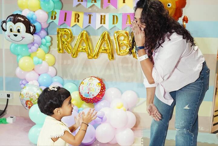 Swara celebrated the daughter's birthday with the family. The glimpse of which he has shared with the fans.