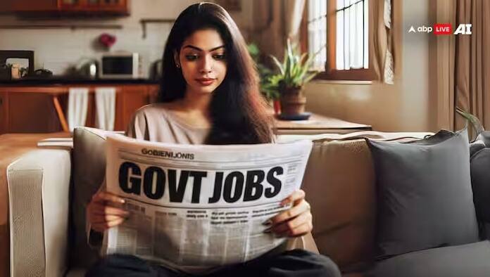 અરજી કરવા માટે ઉમેદવારોએ બેન્ક ઓફ બરોડાની સત્તાવાર વેબસાઇટની મુલાકાત લેવી આવશ્યક છે. કરિયર સેક્શન પર જઈને કરન્ટ ઓપચ્યુનિટીઝ પર ક્લિક કરો. ત્યાં તમારા મોબાઇલ નંબર અને ઇમેઇલ એડ્રેસનો ઉપયોગ કરીને ત્યાં નોંધણી કરો. નોંધણી પછી લોગિન કરો અને અરજી ફોર્મ ભરો. ઉમેદવારોએ તેમની શૈક્ષણિક લાયકાત અને વ્યક્તિગત માહિતી કાળજીપૂર્વક ભરવાની રહેશે. પાસપોર્ટ-કદનો ફોટો અને સહી અપલોડ કરો. છેલ્લે ફી ચૂકવીને ફોર્મ સબમિટ કરો અને પ્રિન્ટઆઉટ સેવ કરો.