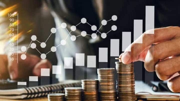 तुम्ही हे खाते सिंगल उघडल्यास तुम्ही जास्तीत जास्त 9 लाख रुपये जमा करू शकता. या प्रकरणात, तुम्हाला दरमहा 5,550 रुपये व्याज मिळेल.