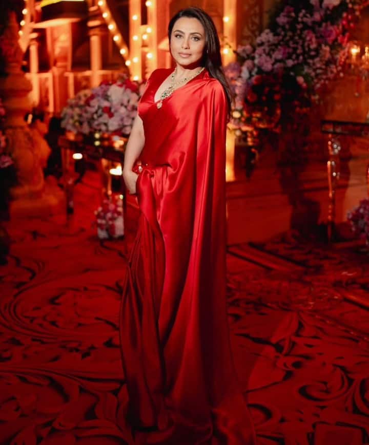 In this picture, Rani is seen in a red color satin saree. His look with minimal makeup and simple accessories looks very stylish and modern.
